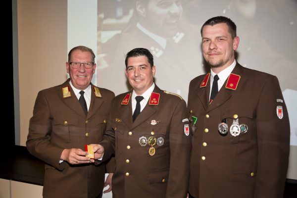 Landesfeuerwehrinspektor Hubert Vetter mit neuen Bezirksvertretern Reinhard Karg (Bregenz) und Markus Süß (Götzis). Landesfeuerwehrverband