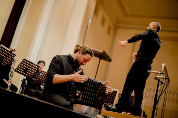 PulsArt-Konzert mit Tristan Uth am Klangstein (Bild oben). Victor Marin (2)