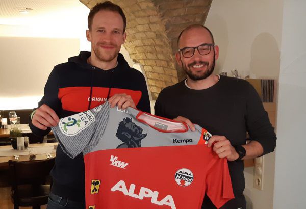 Tine Poklar (oben) im Maribor-Trikot und mit Hard-Trainer Klaus Gärtner (unten). Gepa/Lerch, Verein
