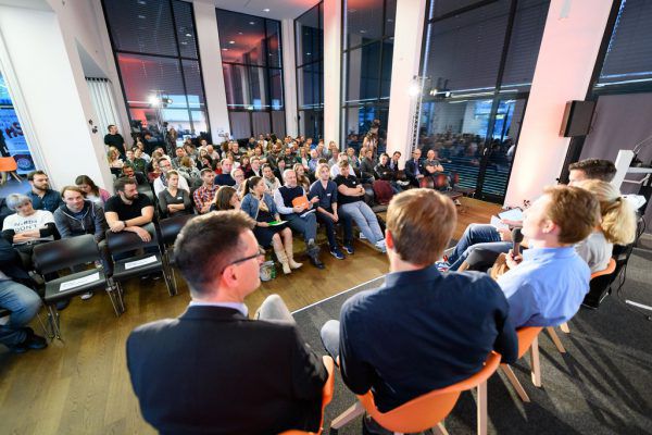 150 interessierte Besucher kamen ins Designforum. rhomberg