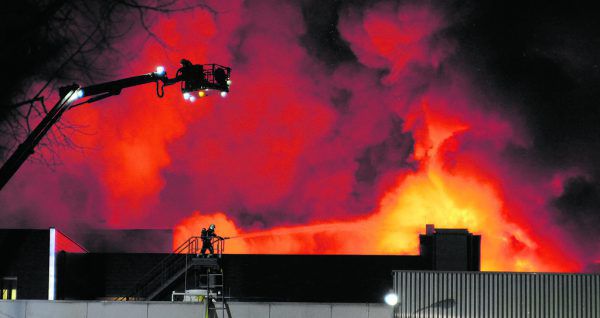 Bei dem Brand in einer Chemiefabrik entstand ein Schaden in Höhe von 23 Millionen Euro. Vol Live/Rauch