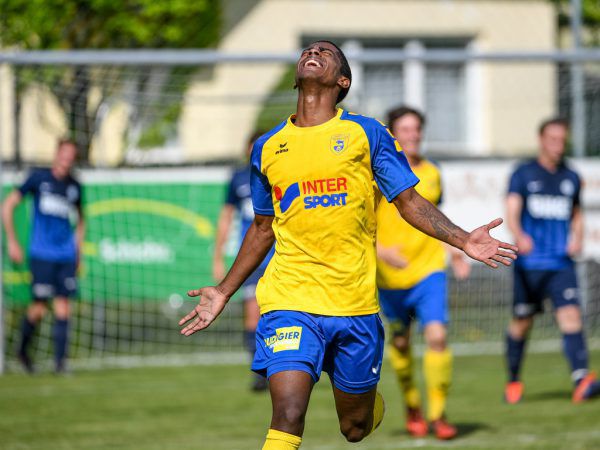 Die SCR Altach Amateure (l.) sind Favorit, aber Schruns-Angreifer Pablo Henrique De Meneses Nascimento (r.) hat in der Liga schon neun Mal getroffen. Steurer