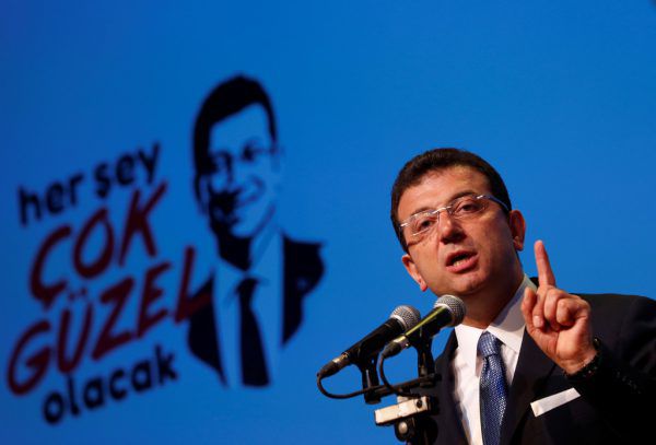 Ekrem Imamoglu (CHP) bei einer Wahlveranstaltung in Istanbul. Reuters