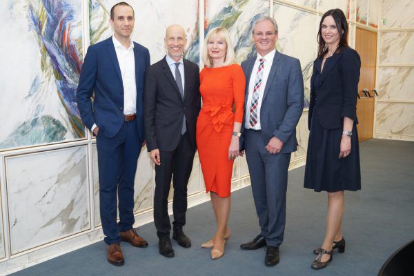 Florian Huchler (Land), Referent Martin Kocher, Landesrechnungshof-Direktorin Brigitte Eggler-Bargehr, LT-Präsident Harald Sonderegger, Beate Stephan (LRH).