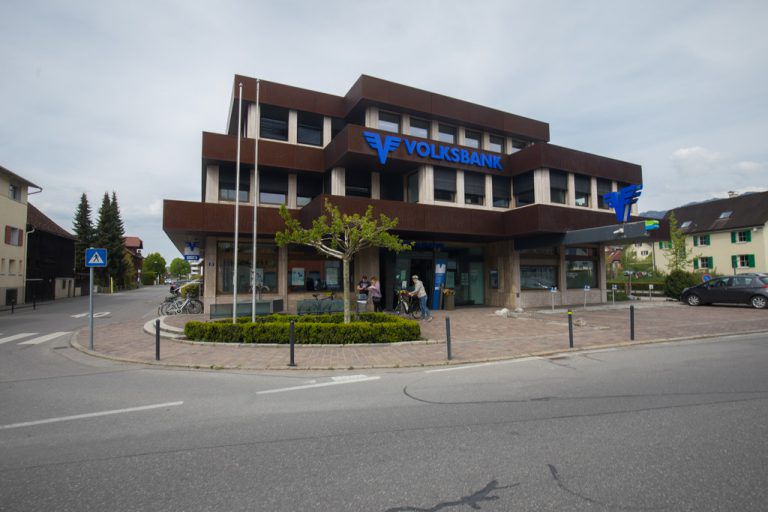 Die beiden Volksbank-Vorstände Gerhard Hamel und Helmut Winkler (Bild unten rechts). ⇒⇒Volksbank Vorarlberg, Hartinger