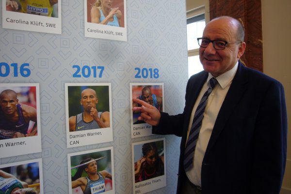 Walter Weber vor der Siegerwand der bisherigen Möslemeetings. Die Vorfreude ist auch bei ihm groß. Dedeleit, Steurer