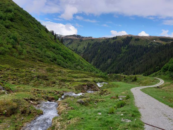 Auf dem Weg nach Dalaas eröffnet sich ein fantastischer Blick ins Klostertal.Hertha Glück (4)