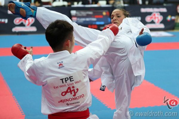 Bettina Plank (r.) unterliegt Tsui-Ping Ku aus Taipeh. ÖOC