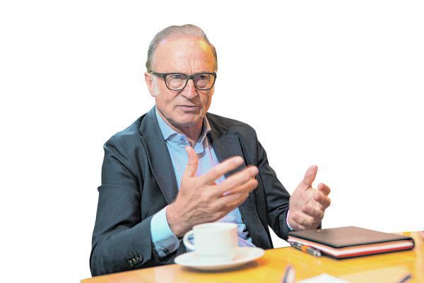 Bürgermeister Ludwig Muxel begrüßt den Baustart.Klaus Hartinger (2), Gemeinde Lech (1)