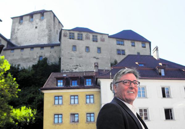 Bürgermeister Wolfgang Matt in der neuen Fußgängerzone am Fuße der Schattenburg.  hartinger