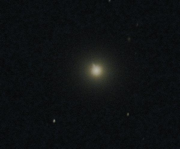 Die Galaxie M87 mit dem Jet, der von einem Schwarzen Loch im Zentrum ausgeworfen wird. Thomas Schnur