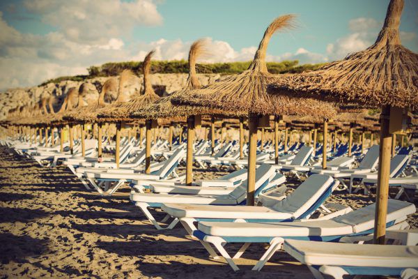 Die Urlauber auf Mallorca werden weniger. Andere Destinationen sind bei den Touristen beliebter.  Symbolbild/Shutterstock
