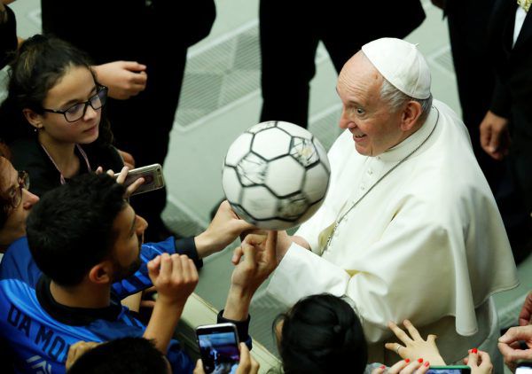 Fußballfan Franziskus. reuters