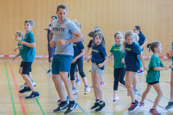 Gruppenbild mit Sportlern. Olympiazentrum (4)