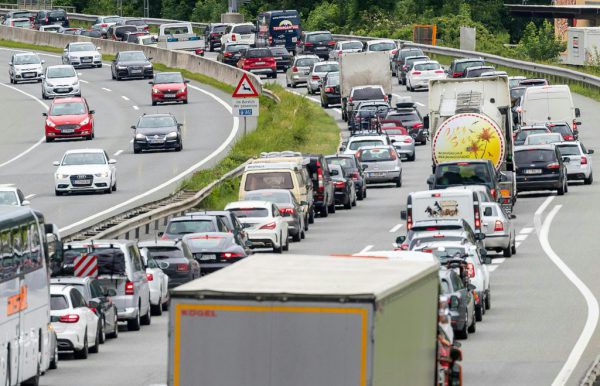 So sah es ges­tern auf der A 12 bei Inns­bruck aus.  apa
