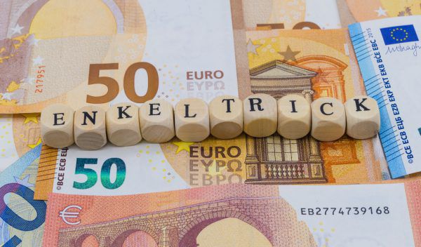 Wenn sich plötzlich eine „Enkelin“ meldet und dringend Geld braucht, sollte man auf der Hut sein, rät Chefinspektor Andreas Gantner zur Vorsicht. Steurer, Hartinger (2),  Paulitsch, Shutterstock (3)