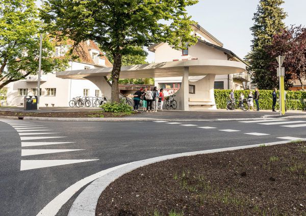 Beim Engelkreisverkehr in Lustenau wurde ein sicherer Übergang für Radfahrer und Fußgänger geschaffen. Lukas Hämmerle