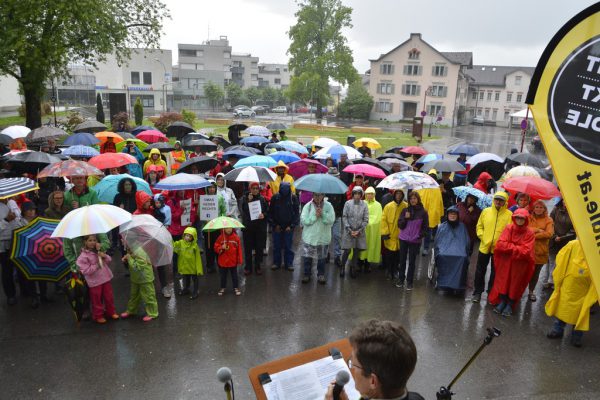 Die Demonstrations-Teilnehmer trotzten dem Regen. Uns reicht’s