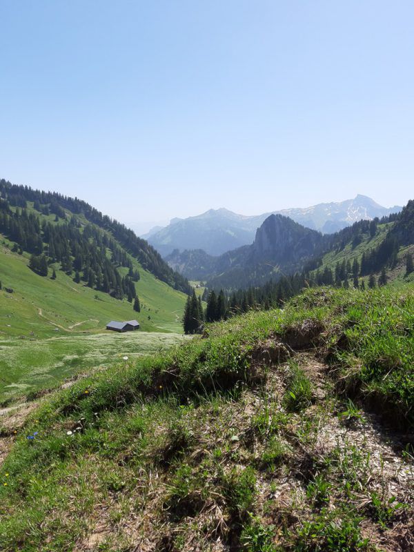 Die Landschaft und der atemberaubende Ausblick machen die beschwerlichen Wanderwege wett. Hertha Glück
