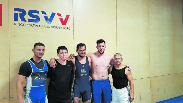 Die nominierten Athleten und ihr Trainer: David Halbeisen, Simon Hartmann, Dominic Peer, Johannes Ludescher und Landestrainer Kai Nöster (v.l.). RSVV