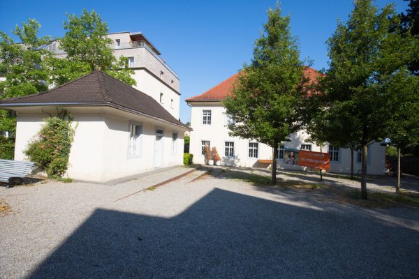 Die Stadt plant, die Jüdische Schule (r.) samt Mikwe zu kaufen. Klaus Hartinger