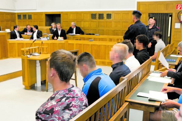 Drei der angeklagten Jugendlichen fassten Haftstrafen aus.
