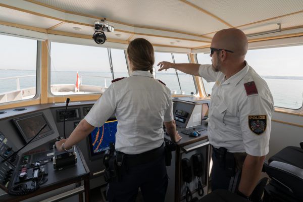 Drei Jahre dauert die Ausbildung, um das große Einsatzschiff alleine steuern zu können.