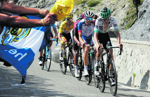 Emanuel Buchmann (r.) führte das Feld auf den Tourmalet. AP