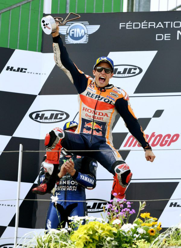Marquez feierte ausgelassen auf dem Podium. Reuters
