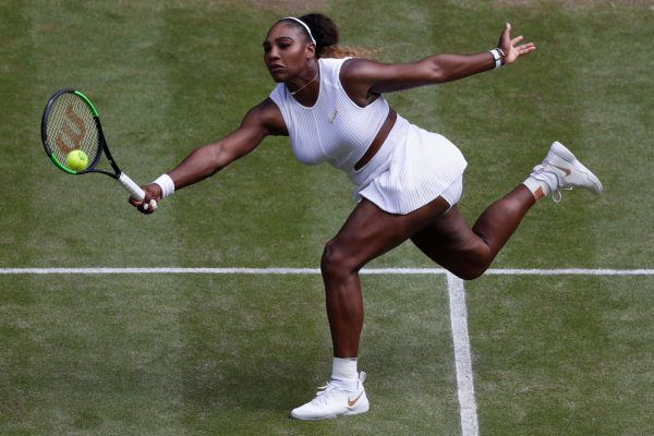 Serena Williams ist in Wimbledon weiter auf Rekordjagd. Apa