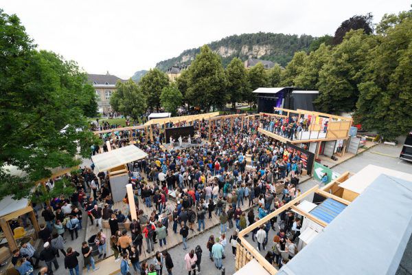 Oben das Szene Openair, unten das Poolbar-Festival im vergangenen Jahr.Jana Sabo (1) Matthias Rhomberg (1)