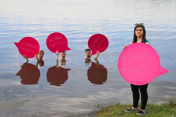 „Den Jungen steht das Wasser bis zum Hals“, fürchten die Neos.