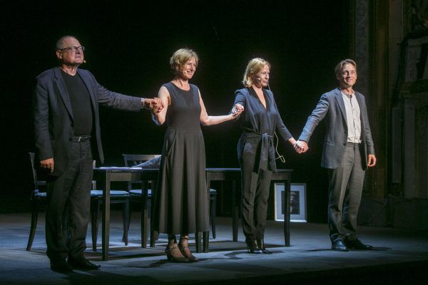 Die Schauspieler im Salzburger Landestheater. SF/Wildbild