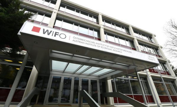 Einer Schnellschätzung des Wifo zufolge hat Österreichs BIP im zweiten Quartal, in dem Deutschland ins Minus rutschte, leicht zugelegt. APA