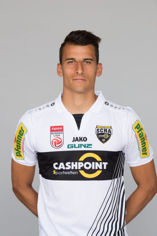 ... Mittelfeldspieler Manfred Fischer. stiplovsek
