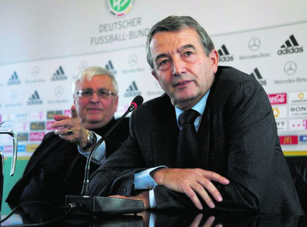 Für Wolfgang Niersbach (r.) und Theo Zwanziger wird es juristisch ernst. Reuters