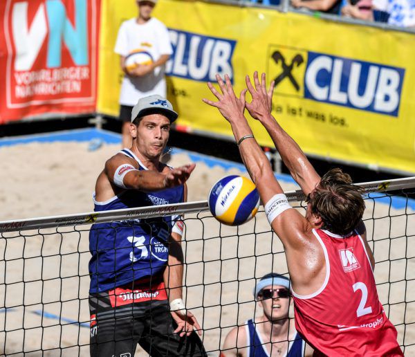 Jakob Reiter (l.) und Simon Baldauf (r.) verwandelten den Centercourt in eine Partyzone. Oliver Lerch