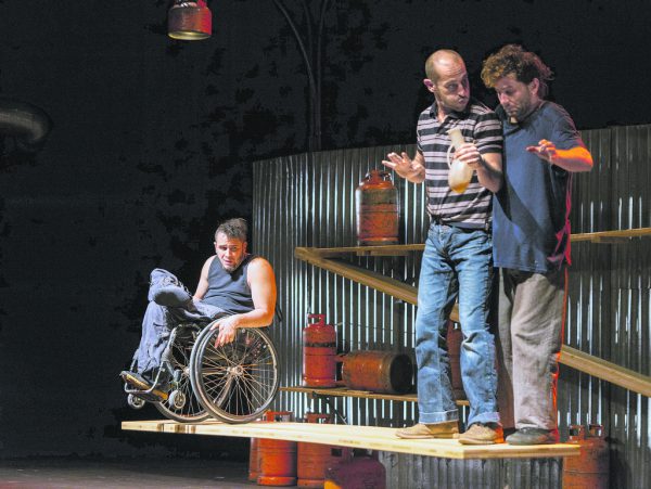 Kurzweilig, unterhaltsam und mit Anregung zum Nachdenken: die Darbietung des Cirque Inextremiste. Daniel Ongaretto-Furxer