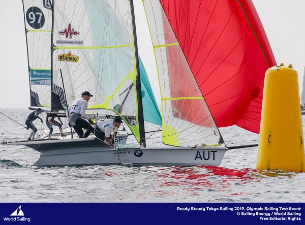 Mit einem vierten Rang im Medal Race verpassten Benjamin Bildstein und David Hussl eine Medaille nur knapp. Sailing Energy