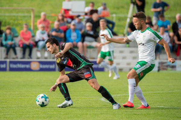 Oben: Kevin Bentele erzielte einen Hattrick für Langenegg.Links: Heute kommt es zum Duell zwischen Austrias und Altachs Amateuren. Lerch, tiplovsek