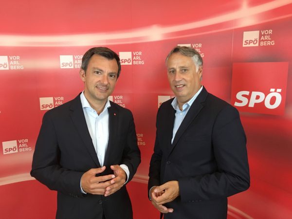 Martin Staudinger (l.) und Thomas Hopfner zeigten sich überrascht von der neuen Kandidatin für den Parteivorsitz.  SPÖ