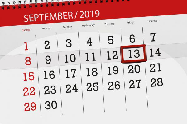 Ein Mal bis drei Mal pro Jahr ist der Freitag, der 13. im Kalender zu finden. Shutterstock