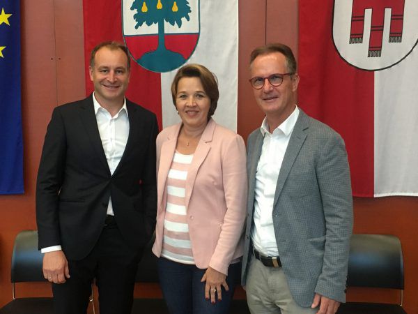 Neuer und alter Stadtrat: Alexander Juen mit Bürgermeisterin Andrea Kaufmann und Guntram Mäser. Stadt Dornbirn