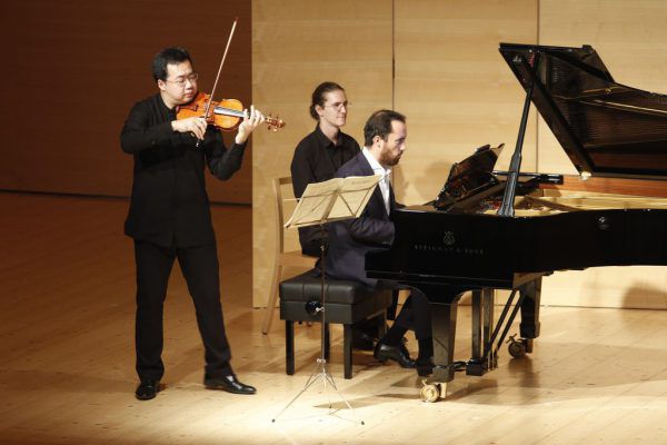 Pianist Igor Levit mit dem chinesischen Meis­tergeiger Ning Feng (links) und Diana Damrau mit Xavier de Maistre (unten). Schubertiade(2)
