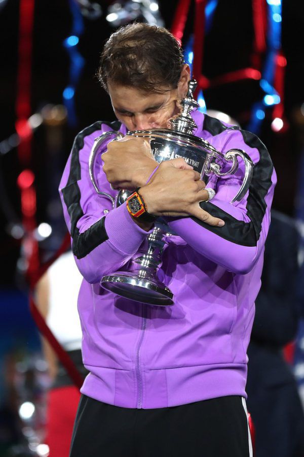 Rafael Nadal musste fast fünf Stunden lang kämpfen, bis er die Trophäe in Händen halten konnte. apa