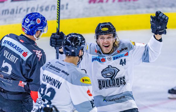 Rinne spielte grandios und war ein Garant dafür, dass DEC-Coach Jussi Tupamäki bei seinem EBEL-Debüt jubeln konnte - wie Juhani Tamminen und Olle Liss.  APA, gepa (2)