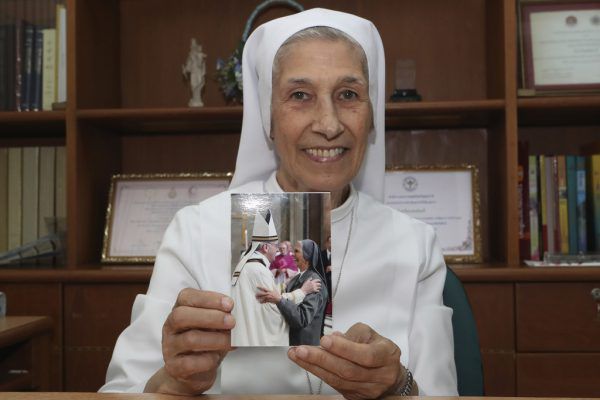 Schwester Ana Rosa Sivori freut sich auf das Wiedersehen. Ap/Lalit