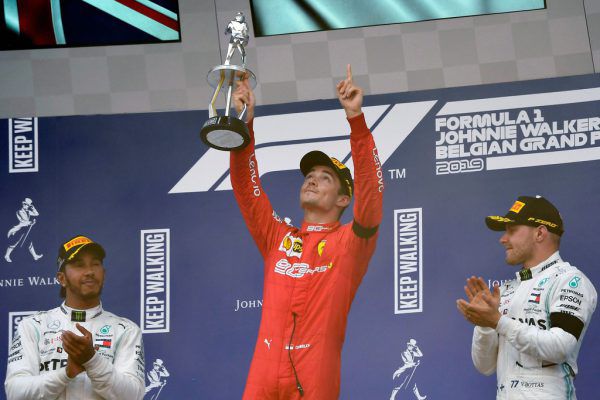 Seinen ersten Formel-1-Sieg widmete Charles Leclerc seinem verstorbenen Freund Anthoine Hubert. apa