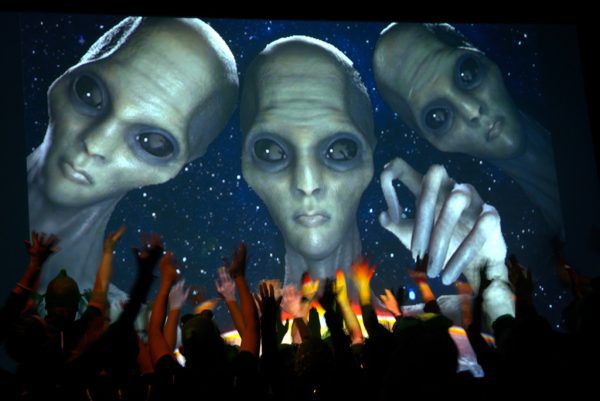 Singende Aliens. Gerhard Klocker