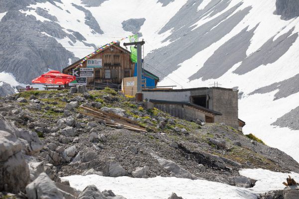 Über den Sommer wurde ein provisorischer Verpflegungs- und Nächtigungsbetrieb eingerichtet.   Alpenverein Vorarlberg